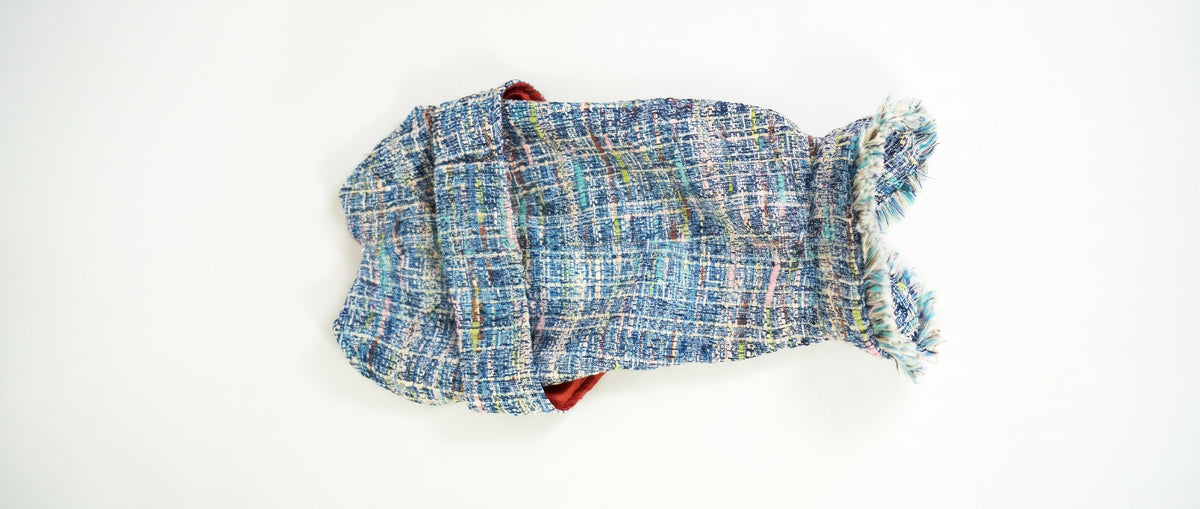 Cappottino in tweed azzurro visto dall'alto