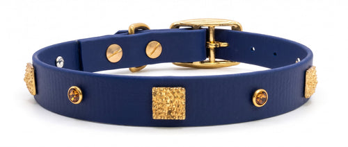 Collare blu navy con borchie quadrate dorate e cristalli ambra
