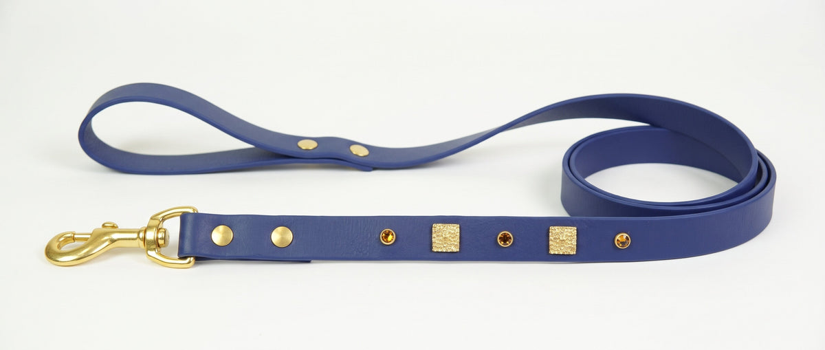 Guinzaglio blu navy in BioThane con moschettone in ottone
